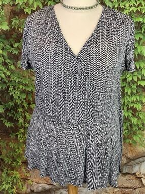 EVRI Black and White Chevron Stripe Surplice Top, 2X